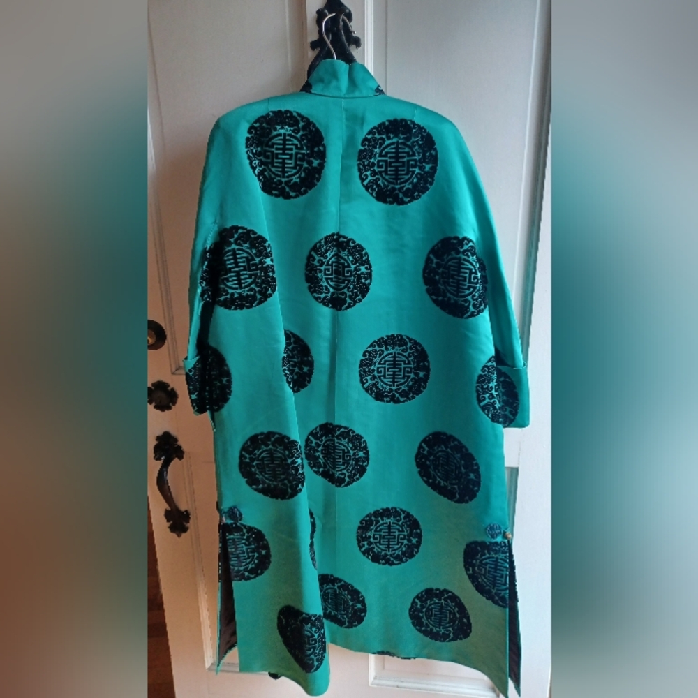 Vintage Jade Silk Cloak With Black Velvet Detailing - Picture 2 of 5